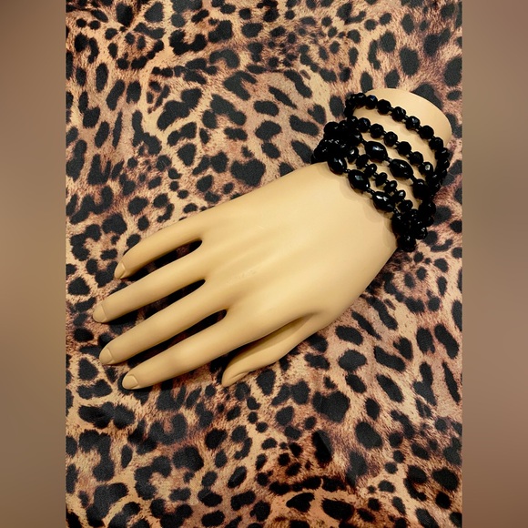 Glamorous cuff of multiple strings of black beads - Picture 6 of 8